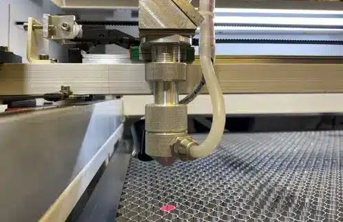 La découpe du PMMA par les machines de découpe laser CUT-X