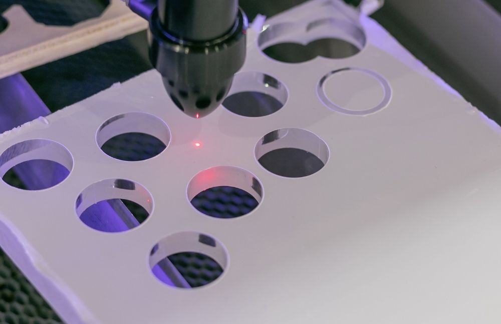 Decoupe_plexiglas Découpe laser sur du plexiglas (plastique)